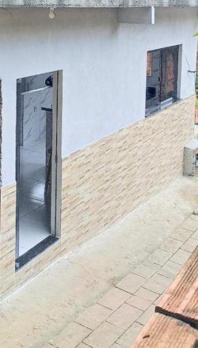 Casa Nova Bem Aconchegante Bairro tranquilo e pertinho de tudo Rua principal a Pituba e Praias Lojas Restaurantes e bares